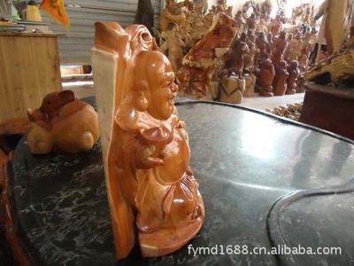 红豆杉笑佛木雕 精湛工艺与祥和寓意的完美融合