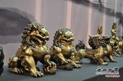 文博会书法展区笔墨飘香，名家真迹与创新作品吸引众多嘉宾驻足