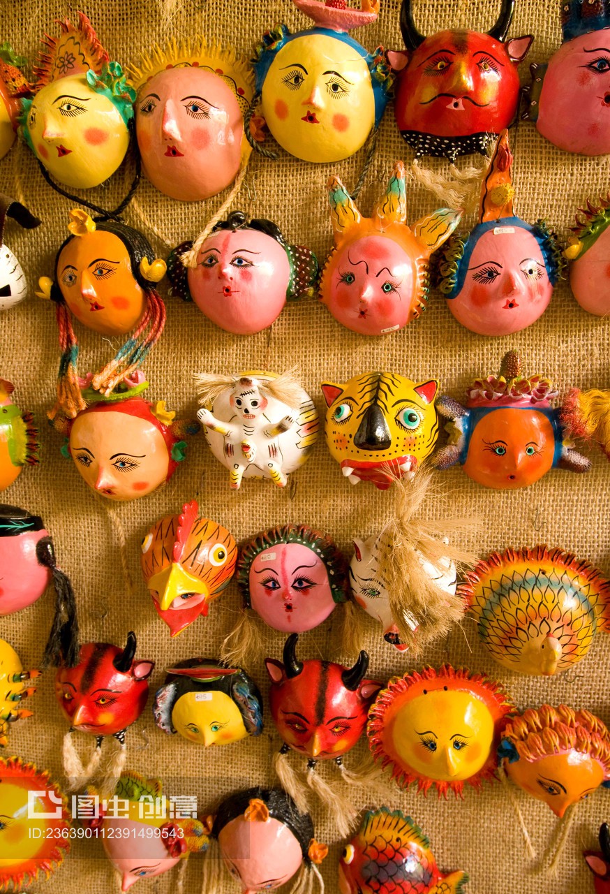 Mazatlán的椰壳艺术 锡那罗亚州普拉撒马查多广场上的手绘椰子脸谱与书法